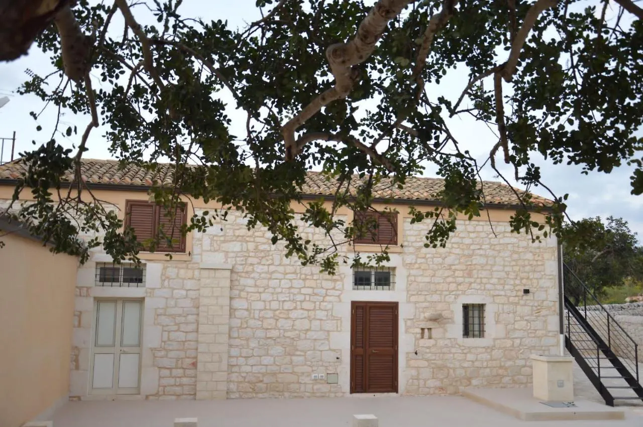 Il Carrubo Holiday House Шикли