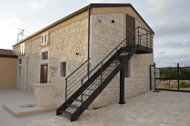 Il Carrubo Holiday House Шикли