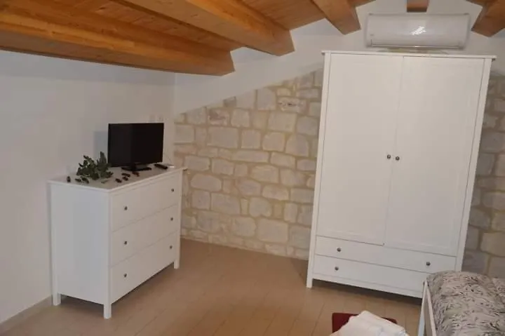 Il Carrubo Holiday House Шикли